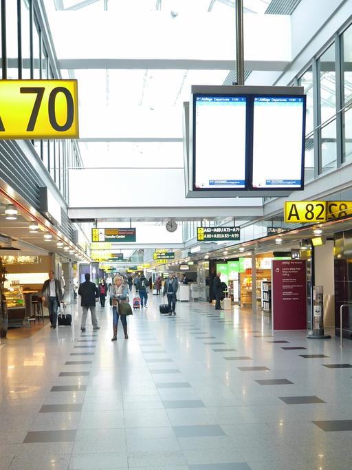 Eine Abflughalle am Flughafen Düsseldorf.