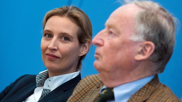 Bundestagswahl-Spitzenkandidaten der Partei Alternative für Deutschland (AfD) Alice Weidel (l), und Alexander Gauland, bei einer Pressekonferenz. Foto: Bernd von Jutrczenka/dpa | Verwendung weltweit