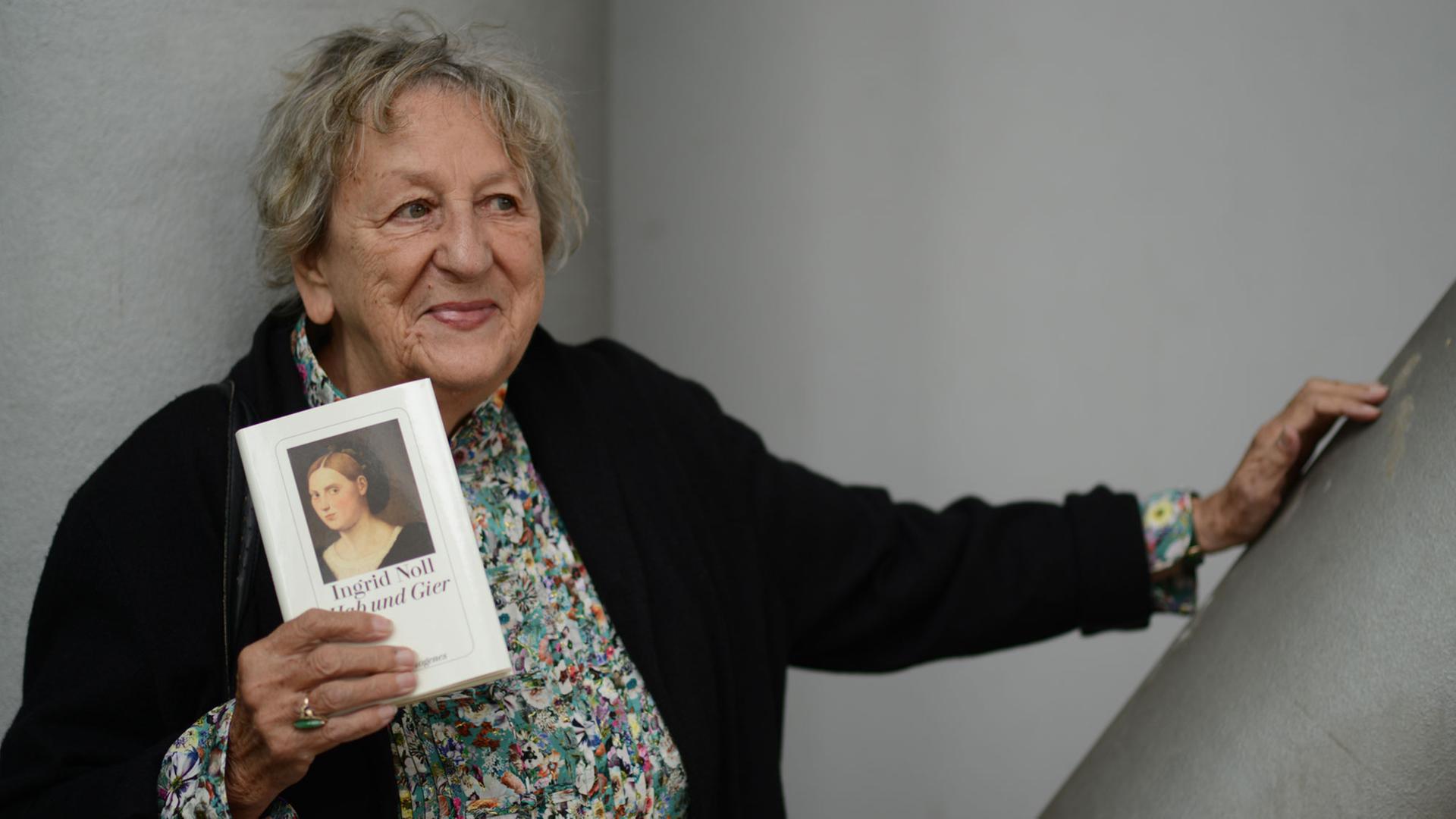Die Schriftstellerin Ingrid Noll, aufgenommen am 11.10.2014 auf der 66. Frankfurter Buchmesse in Frankfurt am Main Die Schriftstellerin Ingrid Noll, aufgenommen am 11.10.2014 auf der 66. Frankfurter Buchmesse in Frankfurt am Main