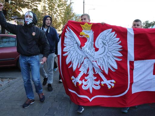 Die rechtsextreme polnische "Nationale Bewegung" demonstriert gegen die Aufnahme von Flüchtlingen.