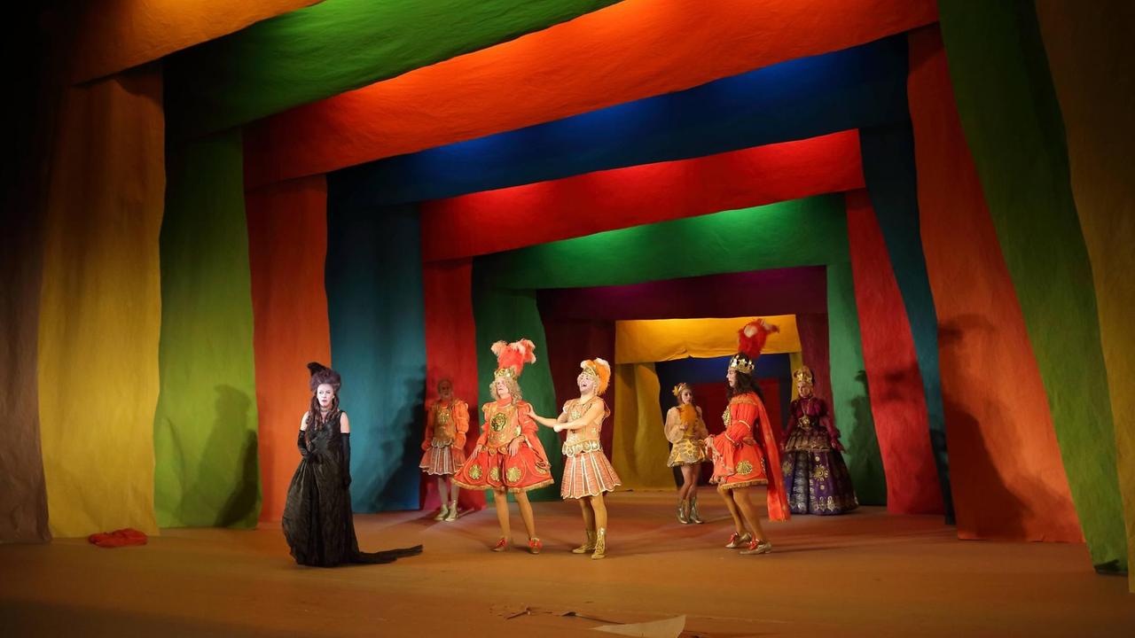 Fotoprobe zu Amphitryon in der Schaubühne am Lehniner Platz in Berlin, 11. Oktober 2019. Fotoprobe zu Amphitryon in der Schaubühne am Lehniner Platz in Berlin, 11. Oktober 2019.
