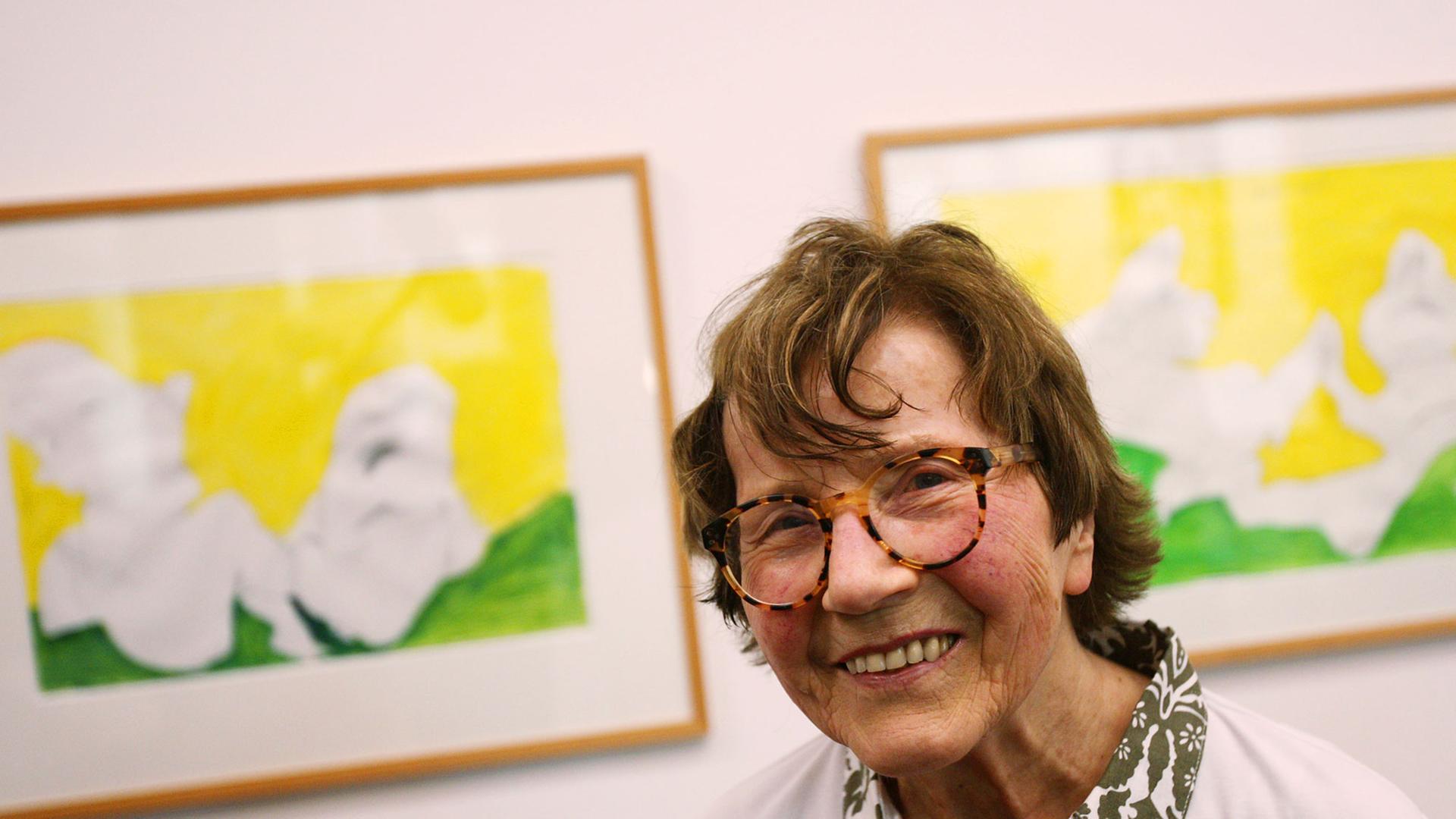 Die Künstlerin Maria Lassnig, fotografiert am 13.03.2009 im Museum Ludwig in Köln vor ihren Bildern Die Künstlerin Maria Lassnig, fotografiert am 13.03.2009 im Museum Ludwig in Köln vor ihren Bildern