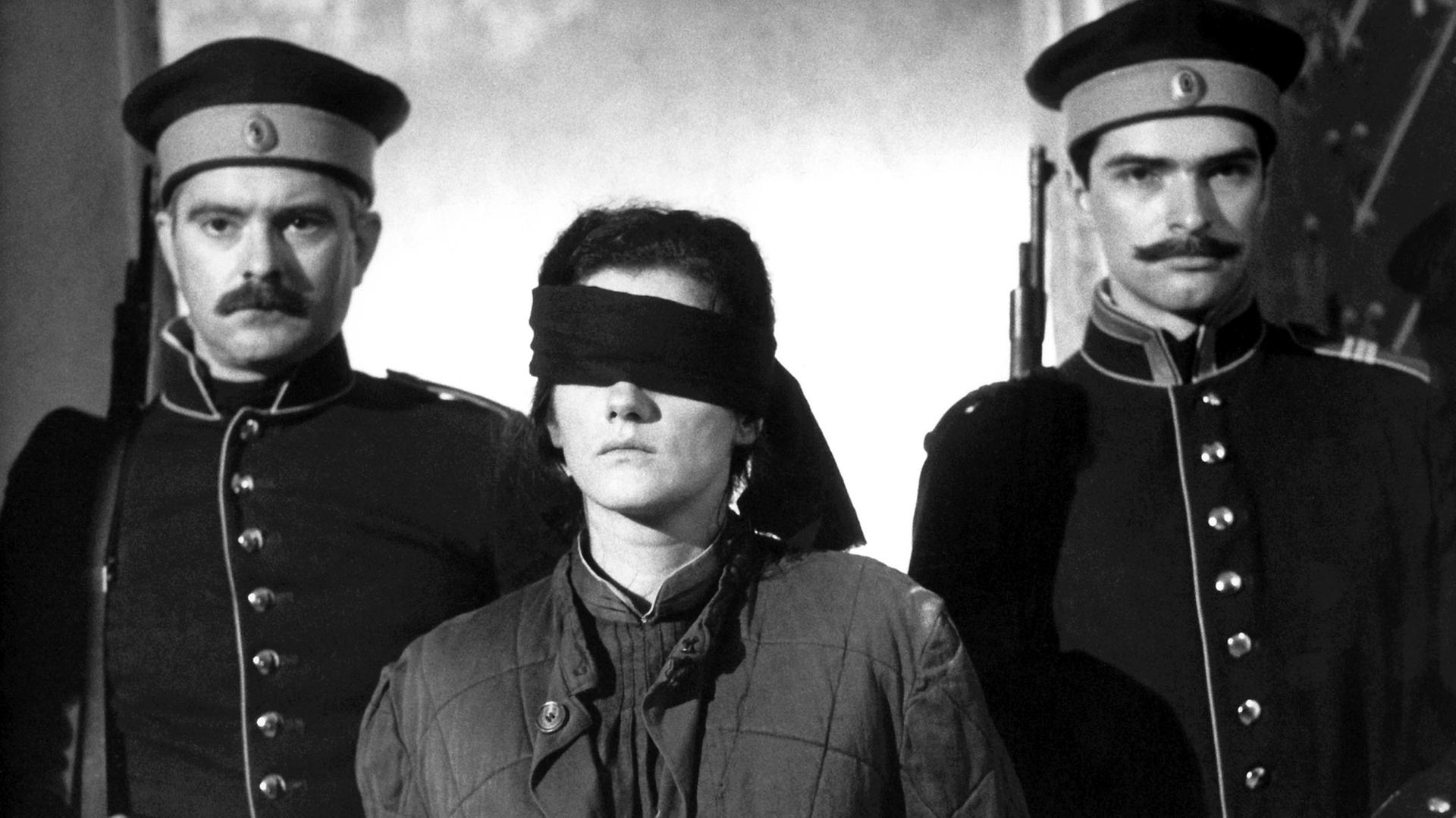 Barbara Sukowa in der Rolle der Rosa Luxemburg in dem gleichnamigen Film von Margarete von Trotta aus dem Jahr 1986.