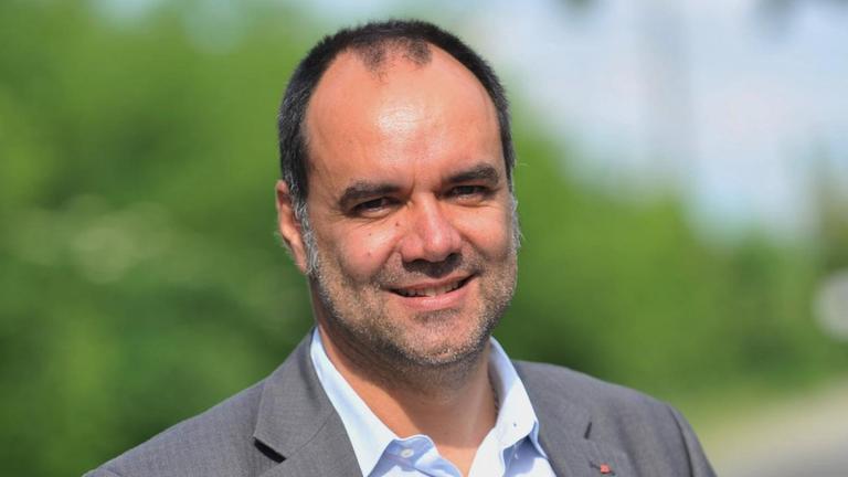 Matthias Schmidt posiert am 14.06.2013 in Berlin als SPD-Direktkandidat im Wahlbezirk Treptow-K Matthias Schmidt posiert am 14.06.2013 in Berlin als SPD-Direktkandidat im Wahlbezirk Treptow-K