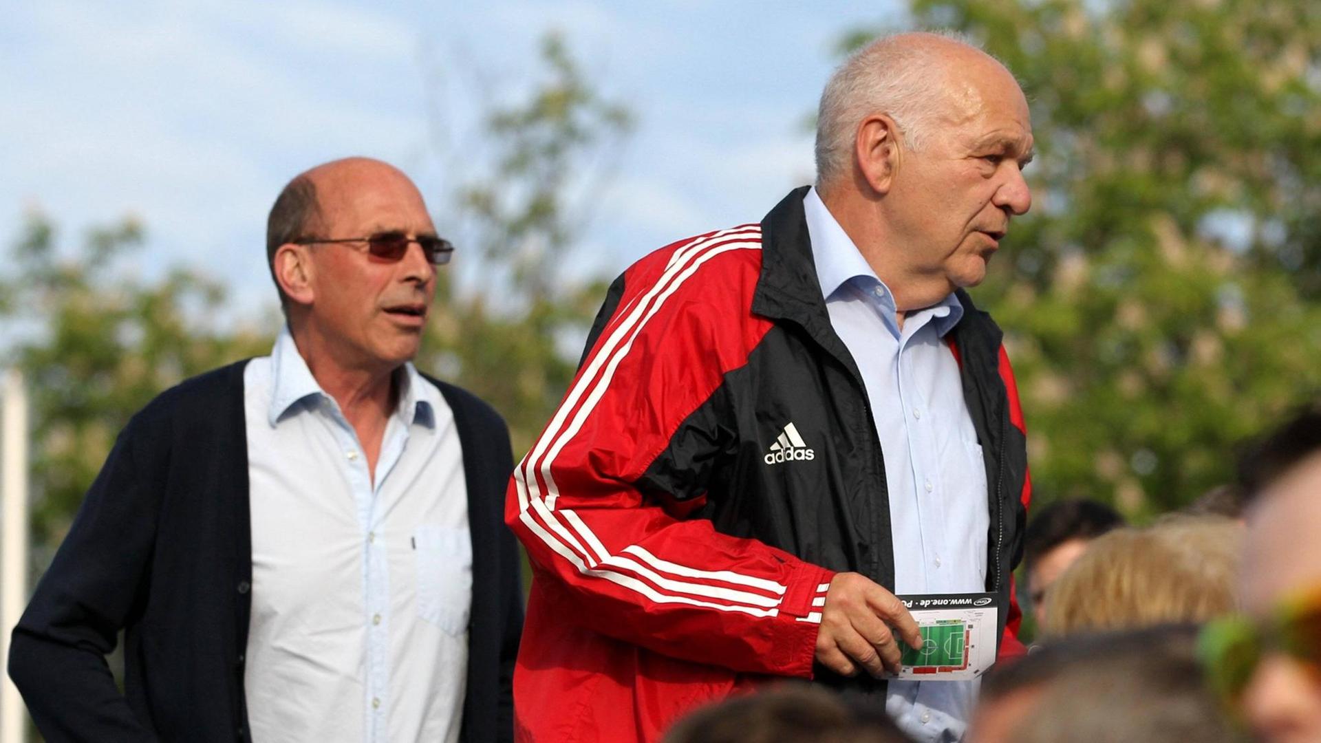 Rolf Beilschmidt (l.), Geschäftsführer des Landessportbundes Thüringen (LSB), und Peter Gösel, Präsident des LSB