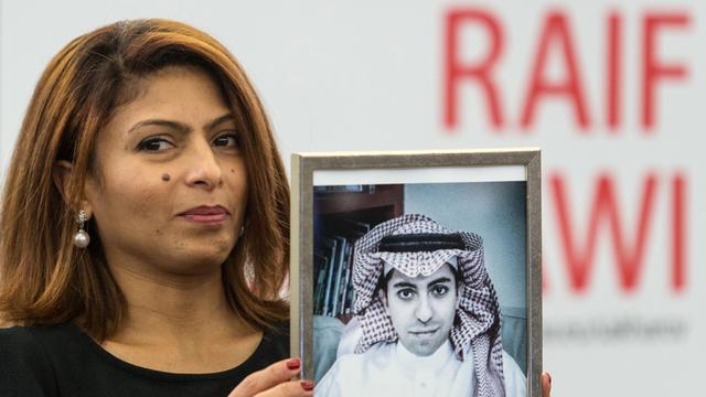 Ensaf Haidar, Ehefrau des in Saudi-Arabien inhaftierten und mit lebensbedrohlicher Prügelstrafe belegten Blogger und Aktivist Raif Badawi, Straßburg