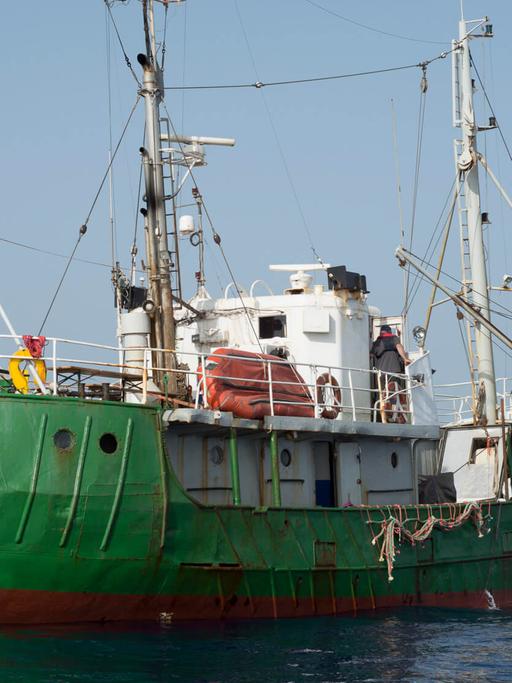 Ein Rettungsboot der privaten Hilfsinitiative "Sea Eye", an der unter anderem der deutsche Journalist Hans-Peter Buschheuer beteiligt ist. "Sea Eye" versucht, das Elend der Flüchtlinge auf maroden Booten durch Erstversorgung zu lindern.