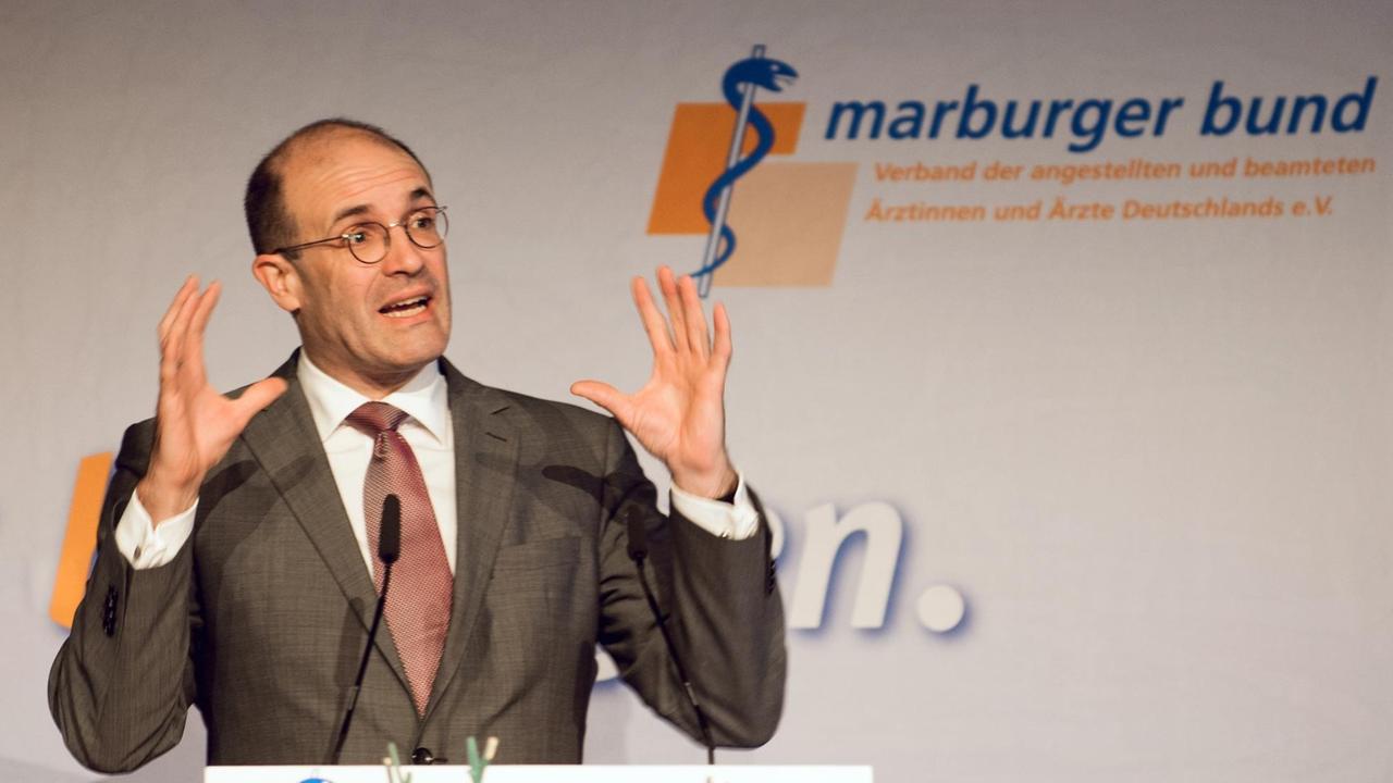 Prof. Frank Schorkopf von der Universität Göttingen spricht am 07.11.2014 auf der 126. Hauptversammlung des Marburger Bundes.