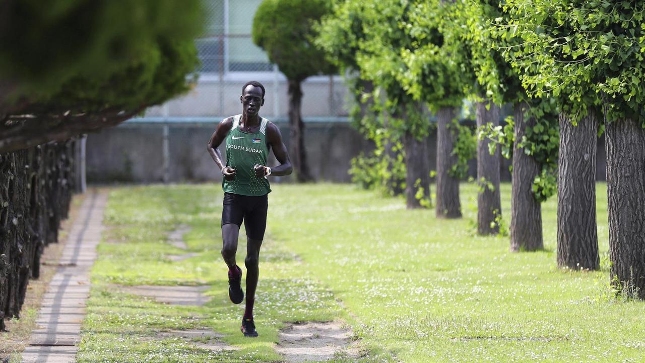 Der südsudanesische Leichtathlet Guem Abraham Majok Matet trainiert in Maebashi. Der südsudanesische Leichtathlet Guem Abraham Majok Matet trainiert in Maebashi.