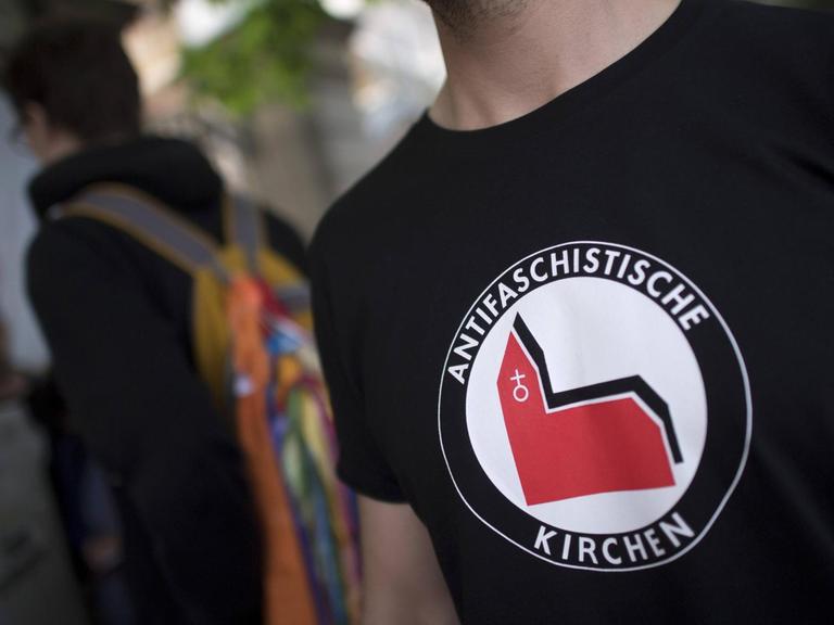 Protestshirt "Antifasistische Kirchen" gegen den Auftritt der AfD-Politikerin Anette Schultner beim Kirchentag am 25.05.2017 in Berlin