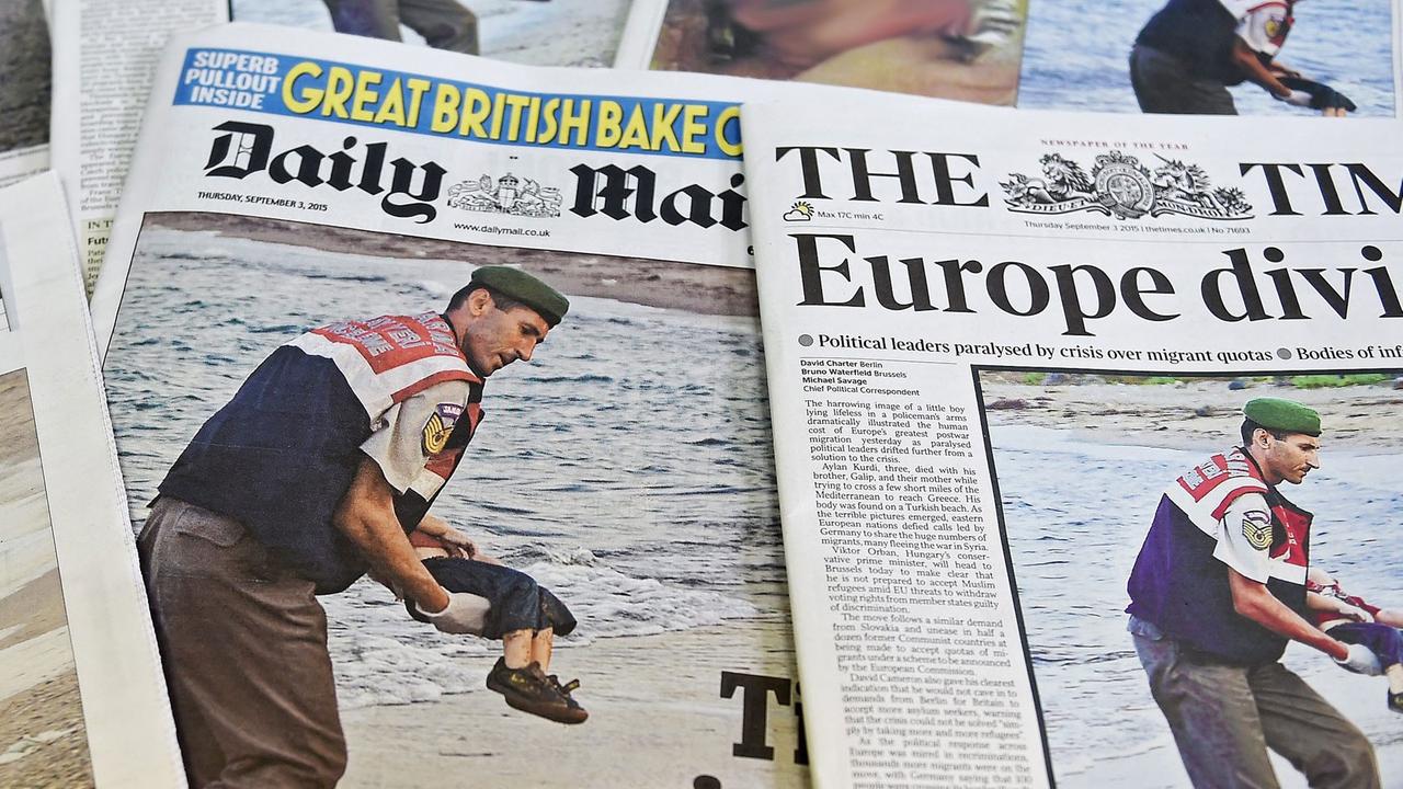 Ein syrischer Dreijähriger, der auf der Flucht ertrunken ist, wurde an einem türkischen Strand angespült Ein syrischer Dreijähriger, der auf der Flucht ertrunken ist, wurde an einem türkischen Strand angespült