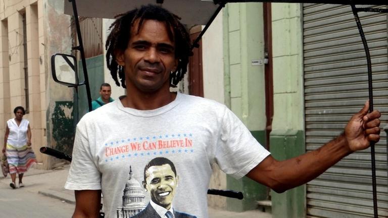 Ein Kubaner mit einem Obama-T-Shirt. Ein Kubaner mit einem Obama-T-Shirt.
