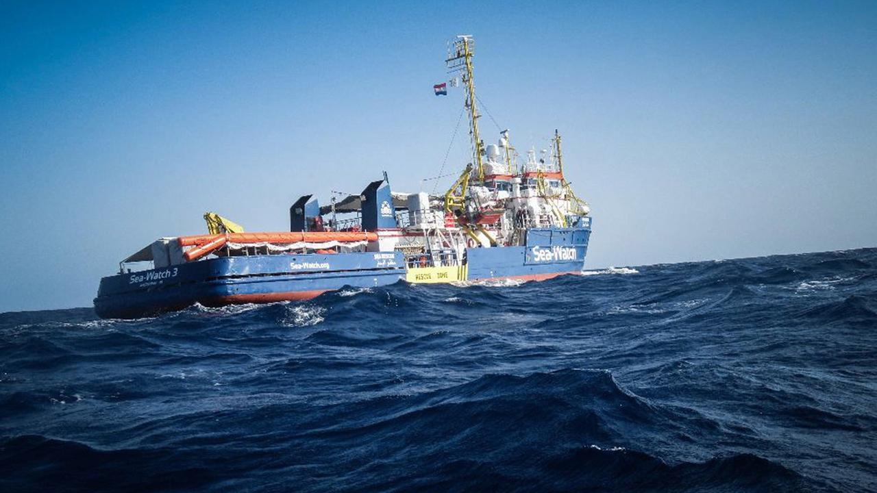 Auf dem Mittelmeer ist das Rettungsboot "Sea-Watch 3" zu sehen. Auf dem Mittelmeer ist das Rettungsboot "Sea-Watch 3" zu sehen.