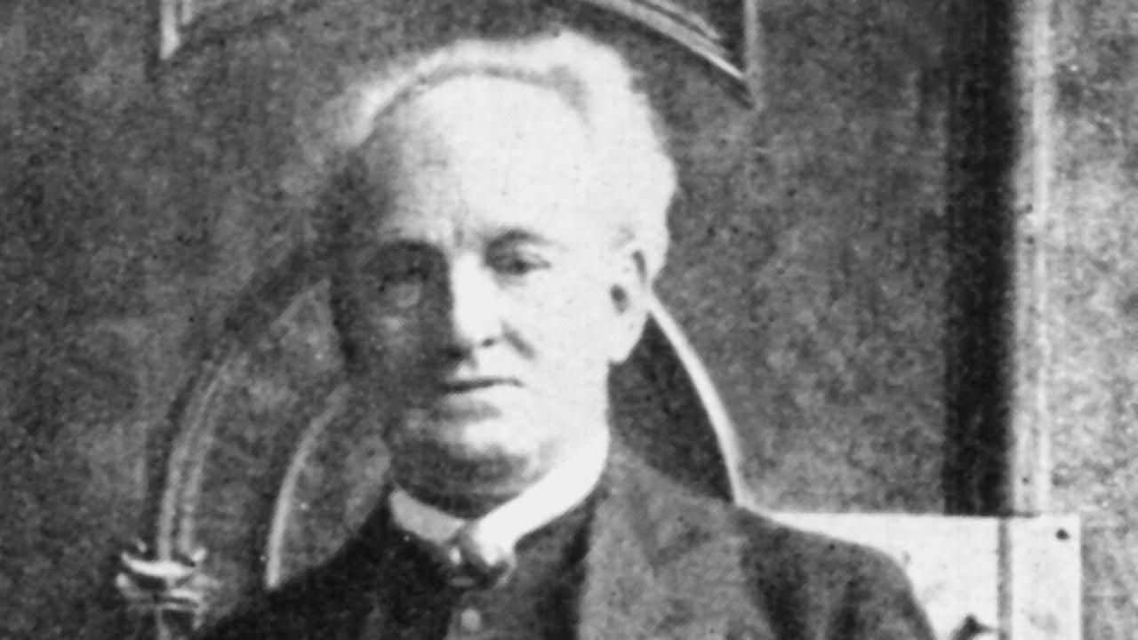 Der Schriftsteller Gerhart Hauptmann auf einer undatierten Aufnahme. Der Schriftsteller Gerhart Hauptmann auf einer undatierten Aufnahme.