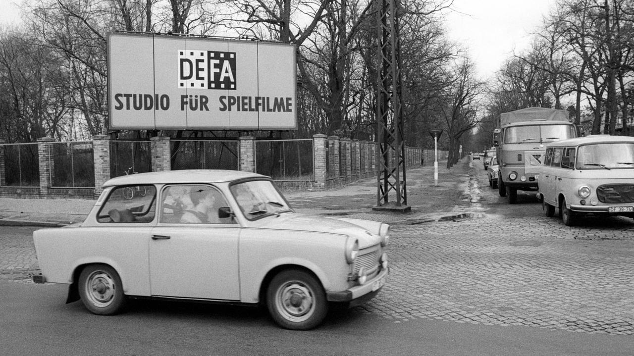 Einfahrt an den DEFA Studios Babelsberg zu aktiven Zeiten in der DDR. 