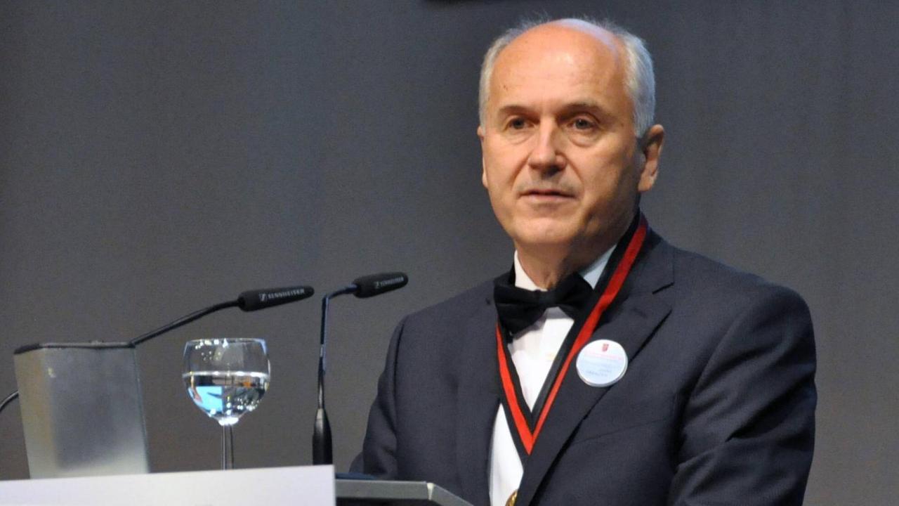 Valentin Inzko, Hoher Repräsentant für Bosnien und Herzegowina, auf dem 66. Sudetendeutschen Tag. Valentin Inzko, Hoher Repräsentant für Bosnien und Herzegowina, auf dem 66. Sudetendeutschen Tag.