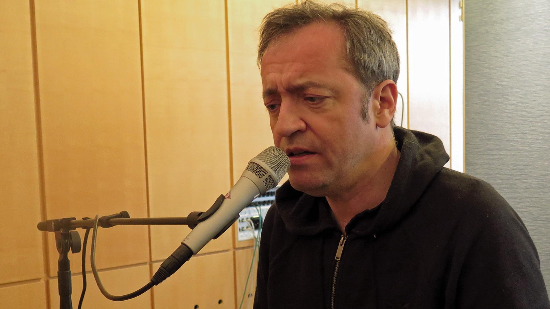 Reinald Grebe im Funkhaus von Deutschlandradio Kultur Reinald Grebe im Funkhaus von Deutschlandradio Kultur