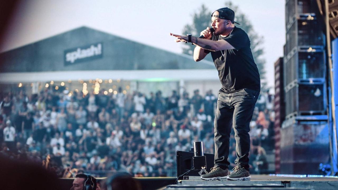Der Rapper Kool Savas auf der Bühne des Splash Festivals 2017. Der Rapper Kool Savas auf der Bühne des Splash Festivals 2017.