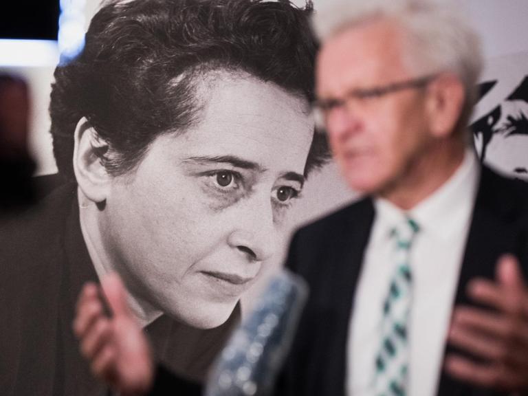 Winfried Kretschmann bei der Ausstellung "Hannah Arendt und das 20. Jahrhundert" im Deutschen Historischen Museum in Berlin.