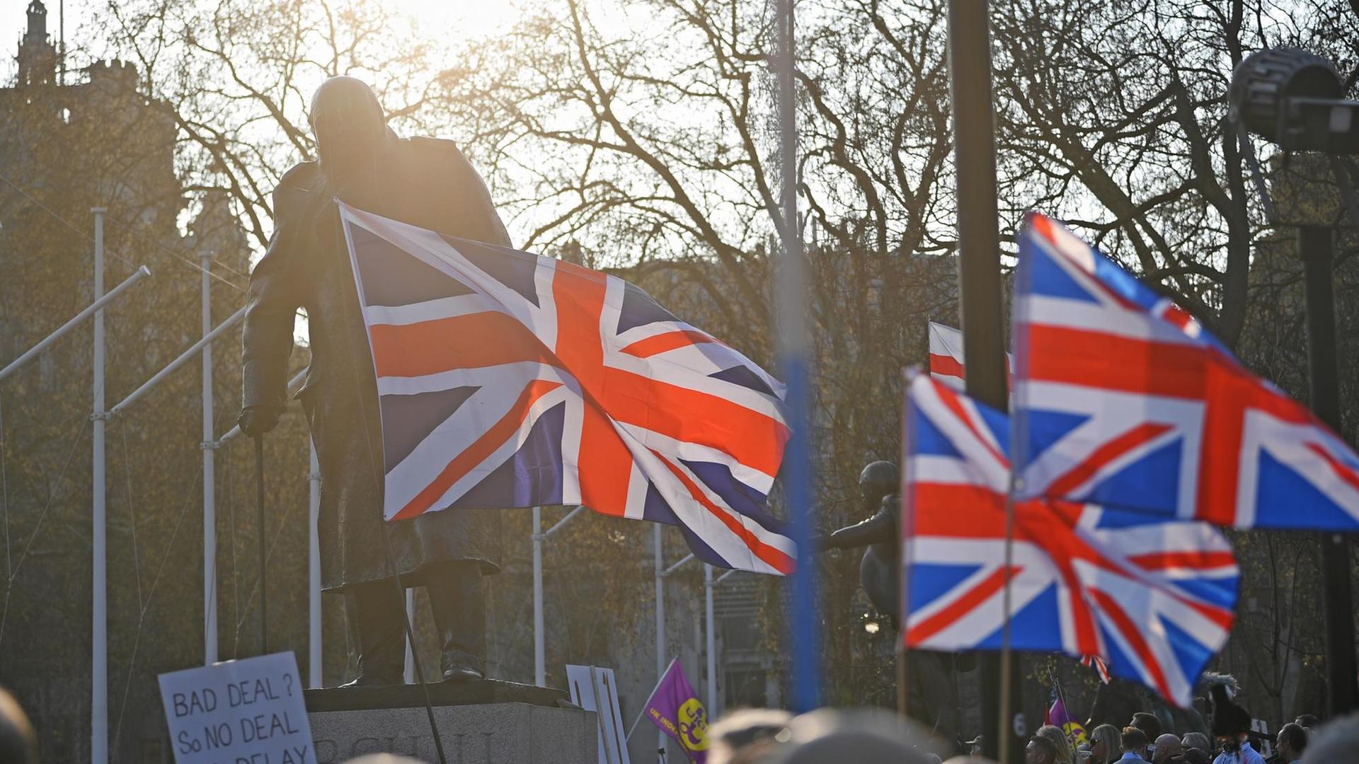 Brexiteers am 29.3.2019 in Parliament Square in Westminster, London. Ssie wollen die EU verlassen. Brexiteers am 29.3.2019 in Parliament Square in Westminster, London. Ssie wollen die EU verlassen.