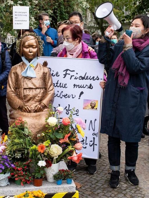 Proteste gegen den von Japan geforderten Abbau des Denkmals für die "Trostfrauen" (Zwangsprostituierte in japanischen Militärbordellen) im Zweiten Weltkrieg.