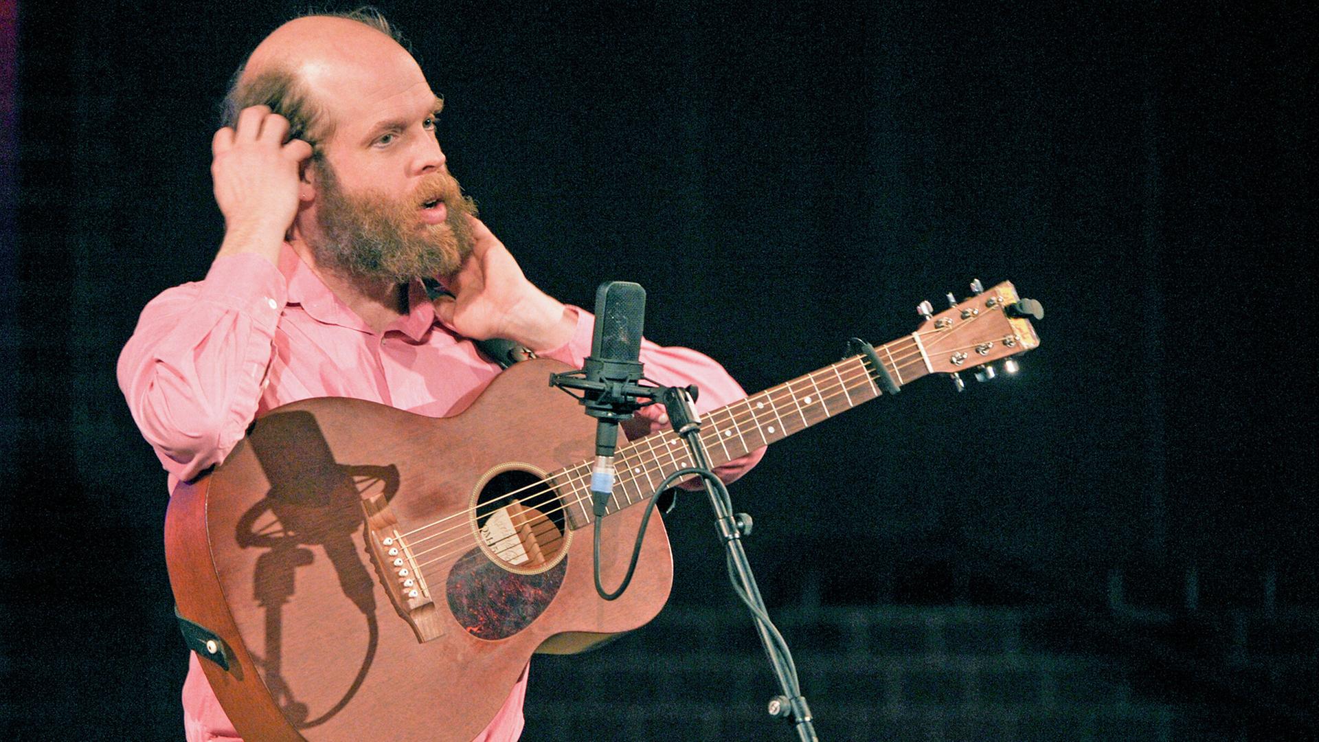 Der US-amerikanische Singer/Songwriter, Gitarrist und Schauspieler Bonnie Prince Billy alias Will Oldham; Aufnahme vom 4. März 2014 in der Apostel-Paulus-Kirche in Berlin-Schöneberg Der US-amerikanische Singer/Songwriter, Gitarrist und Schauspieler Bonnie Prince Billy alias Will Oldham; Aufnahme vom 4. März 2014 in der Apostel-Paulus-Kirche in Berlin-Schöneberg