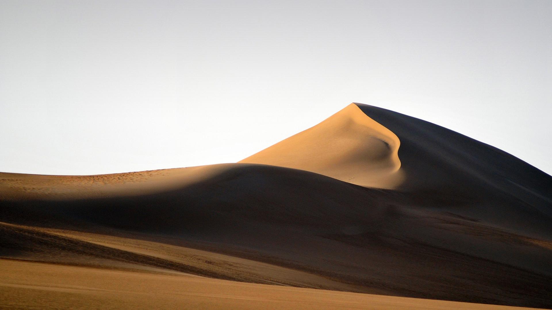 Düne im Grossen Sandmeer im Westen Ägyptens Düne im Grossen Sandmeer im Westen Ägyptens