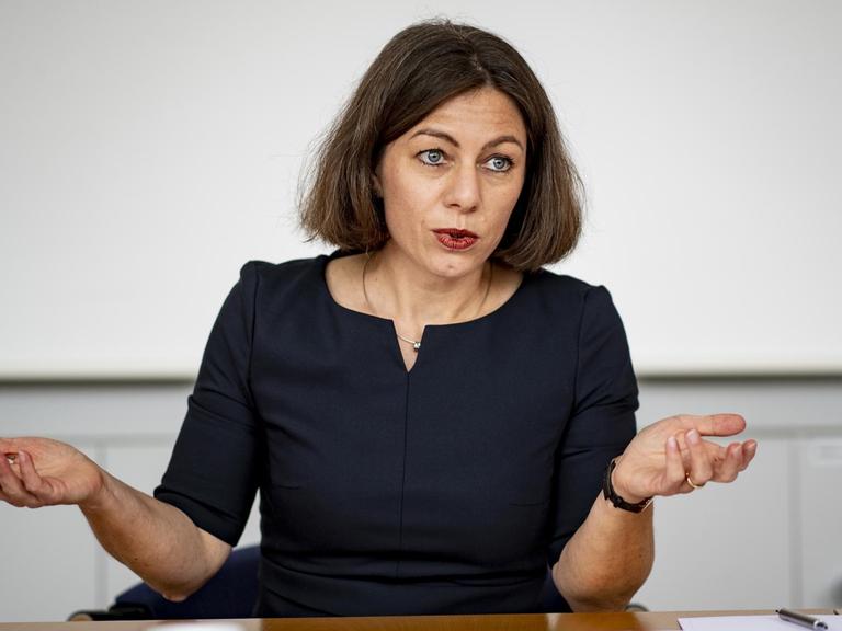 30.09.2020, Schleswig-Holstein, Kiel: Katja Matthes, neue Direktorin des Geomar Helmholtz-Zentrum für Ozeanforschung, spricht bei einer Pressekonferenz. Die Meteorologin will das Forschungsprogramm künftig an der Beziehung zwischen Mensch und Meer ausrichten.