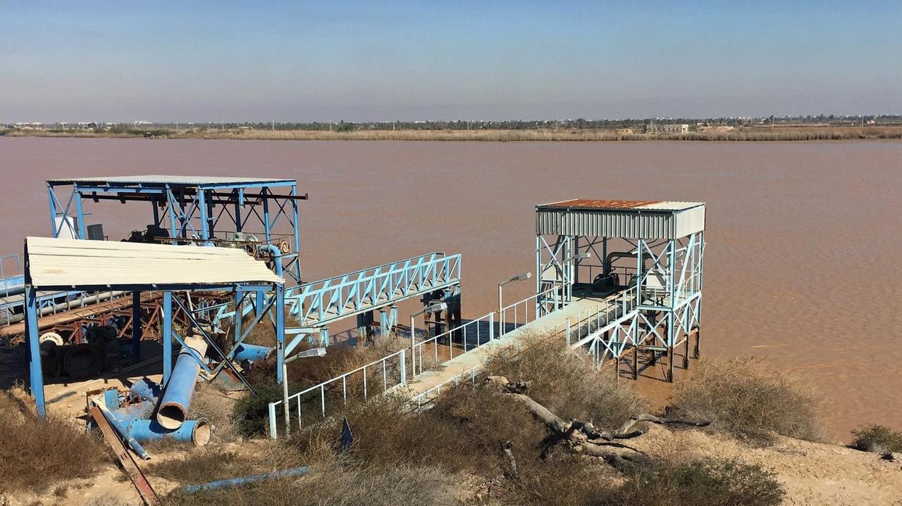 Braune Brühe: das Wasser im Fluss Schatt al-Ara