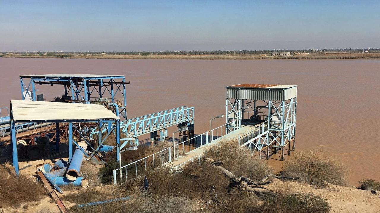 Braune Brühe: das Wasser im Fluss Schatt al-Ara Braune Brühe: das Wasser im Fluss Schatt al-Ara