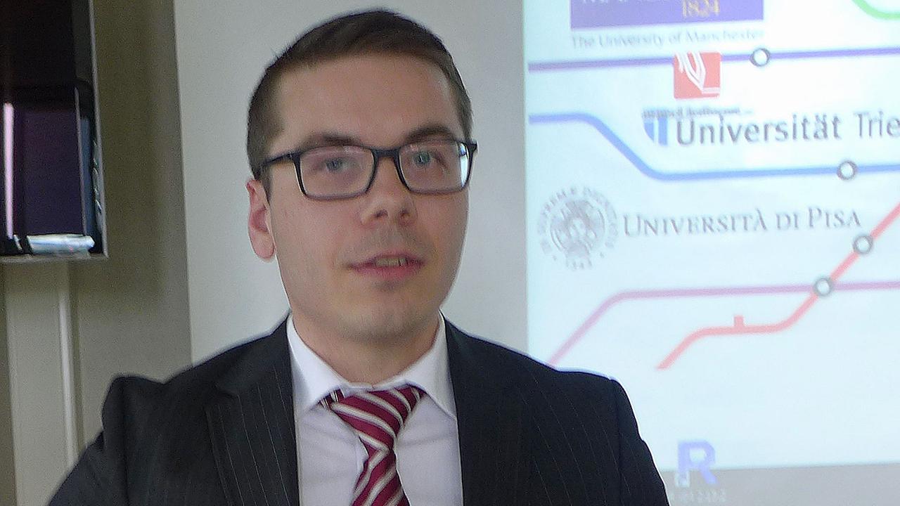 Porträtaufnahme des Statistikers Stefan Zins. Porträtaufnahme des Statistikers Stefan Zins.