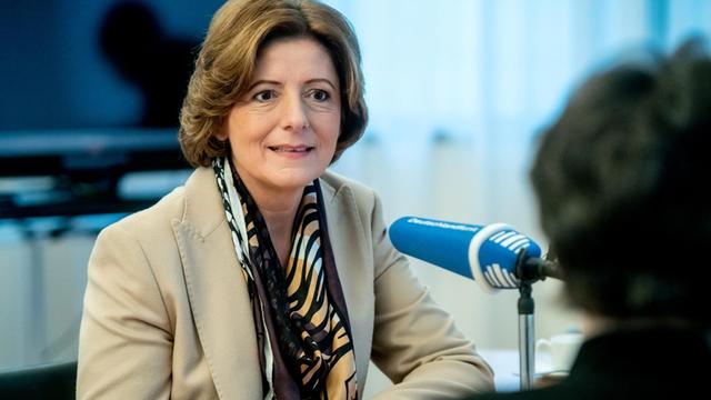 Ministerpräsidentin Dreyer beim Interview der Woche, mit DLF-Chefredakteurin Birgit Wentzien am 14.12.2018.