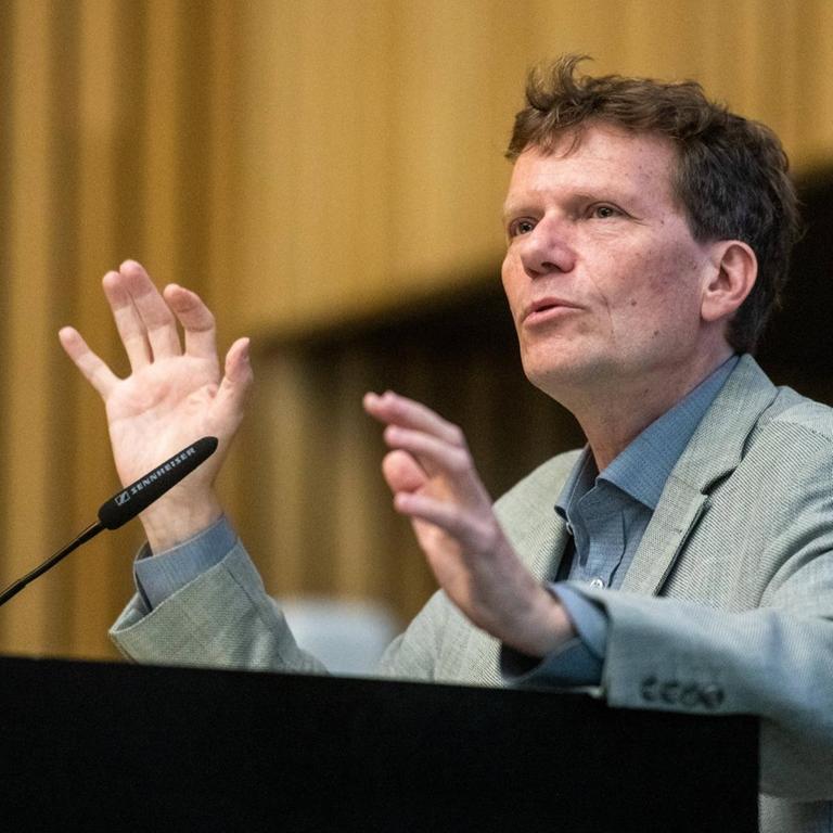 Vortrag des Soziologen und Politikwissenschaftlers Hartmut Rosa, Direktor des Max-Weber-Kollegs, an der Bauhaus-Universität Weimar.
