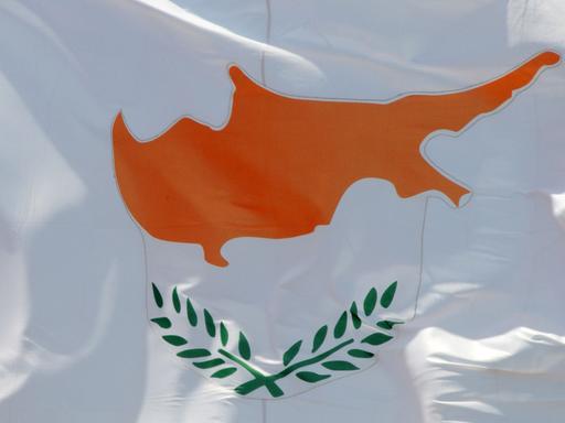 Blick auf die Flagge Zyperns