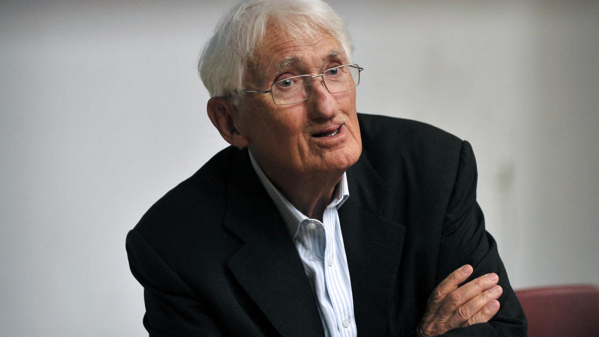 Porträt des deutschen Philosophen Jürgen Habermas. Porträt des deutschen Philosophen Jürgen Habermas.