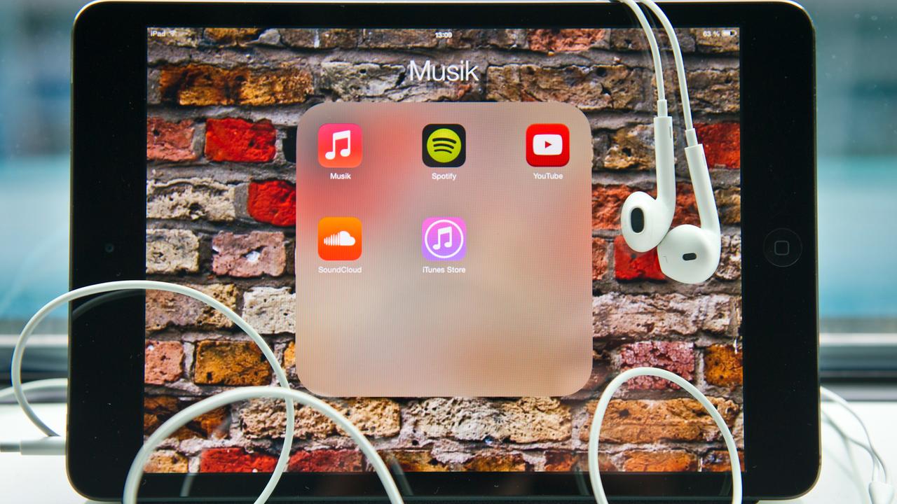 Verschiedene Musik-Apps sind auf einem iPad zu sehen. Verschiedene Musik-Apps sind auf einem iPad zu sehen.