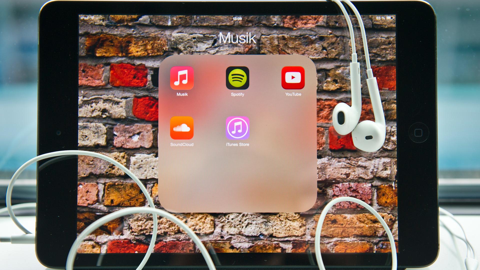 Verschiedene Musik-Apps sind auf einem iPad zu sehen. Verschiedene Musik-Apps sind auf einem iPad zu sehen.
