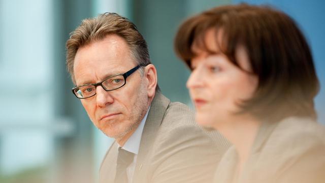 Der Präsident des Bundeskriminalamtes (BKA), Holger Münch (l) und die Drogenbeauftragte der Bundesregierung, Marlene Mortler