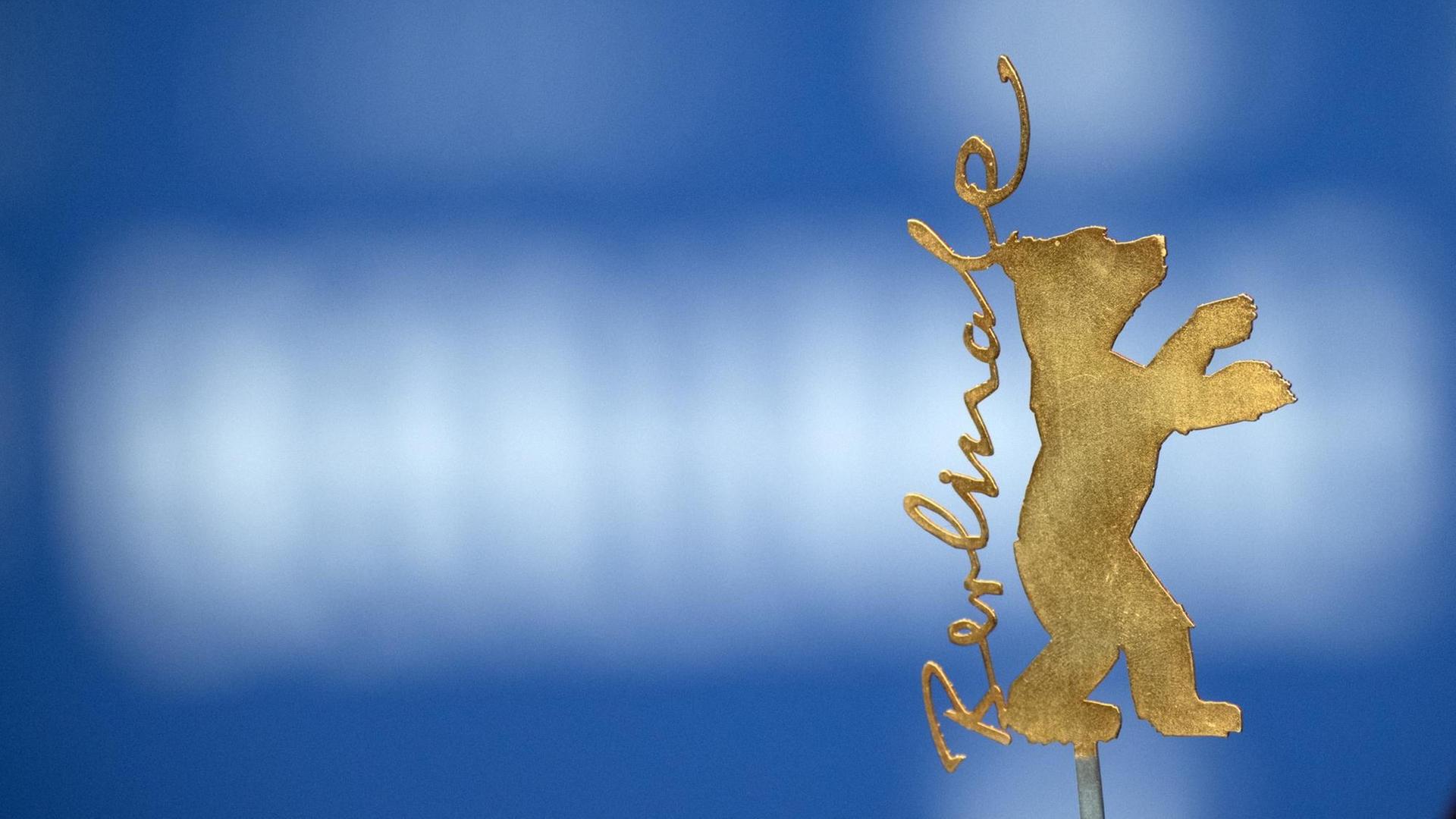 18.02.2018, Berlin: Berlinale, Pressekonferenz: Das stilisierte Logo der Internationalen Filmfestspiele Berlin, der Berlinale-Bär. Foto: Ralf Hirschberger/dpa-Zentralbild/dpa | Verwendung weltweit 18.02.2018, Berlin: Berlinale, Pressekonferenz: Das stilisierte Logo der Internationalen Filmfestspiele Berlin, der Berlinale-Bär. Foto: Ralf Hirschberger/dpa-Zentralbild/dpa | Verwendung weltweit