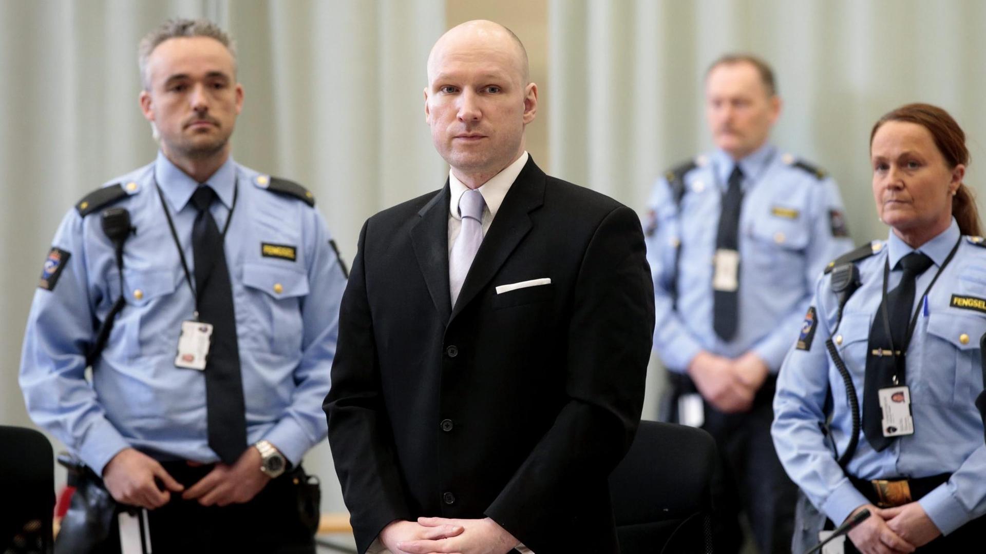 Anders Breivik Mitte März vor Gericht. Er hatte gegen seine Haftbedingungen geklagt. Anders Breivik Mitte März vor Gericht. Er hatte gegen seine Haftbedingungen geklagt.