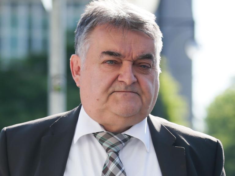 Herbert Reul, Vorsitzender der CDU/CSU-Gruppe im Europaparlament, kommt am 26.05.2014 in Berlin zur Sitzung des CDU Präsidiums am Konrad-Adenauer Haus an.
