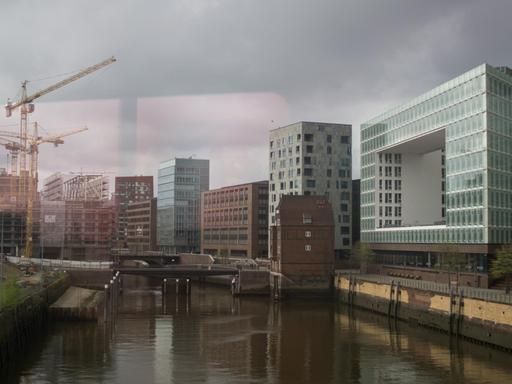 Stadt im Umbruch: die Skyline von Hamburg