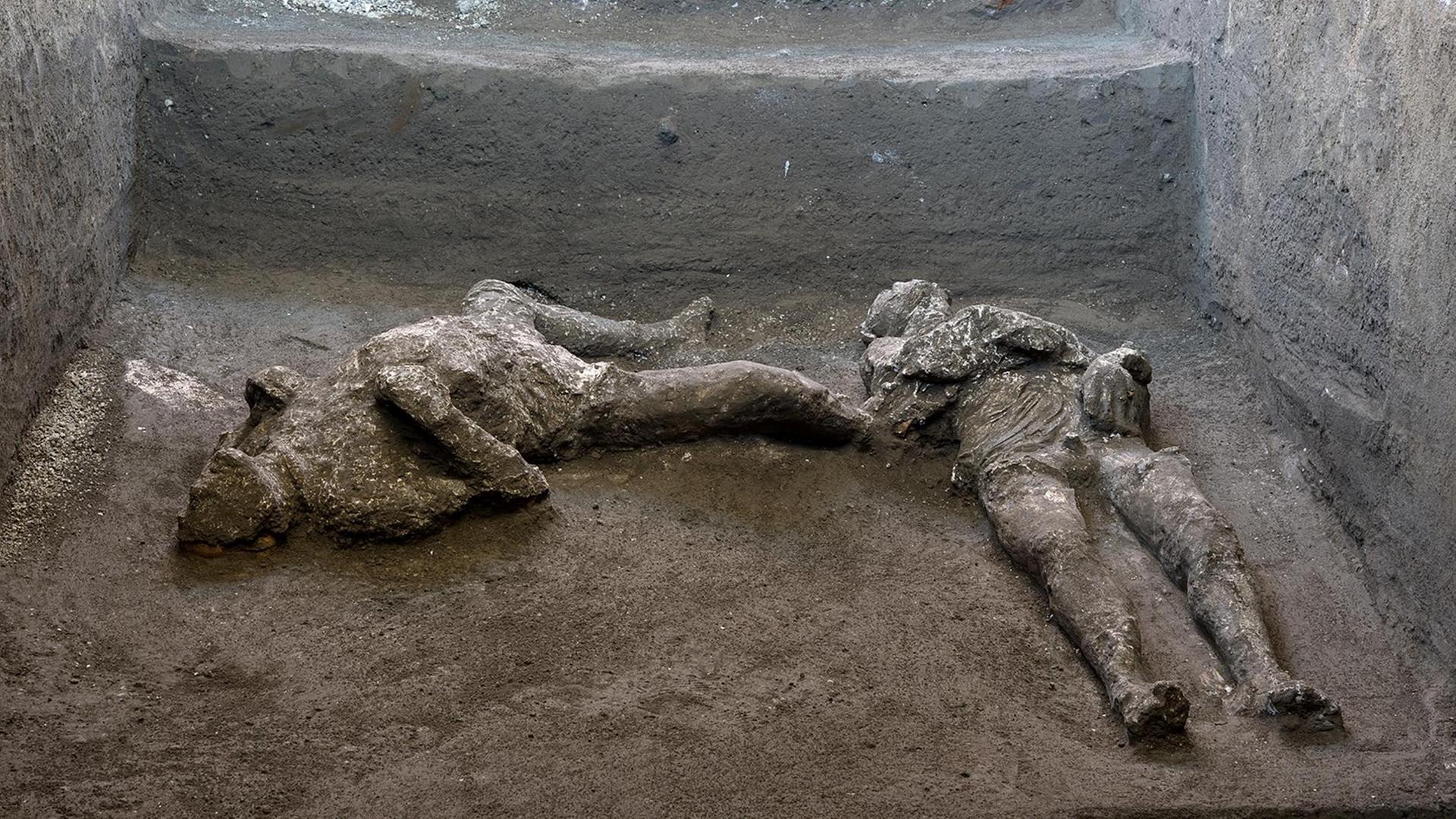 In Pompeji in dem Land Italien haben Wissenschaftler zwei Tote ausgegraben.