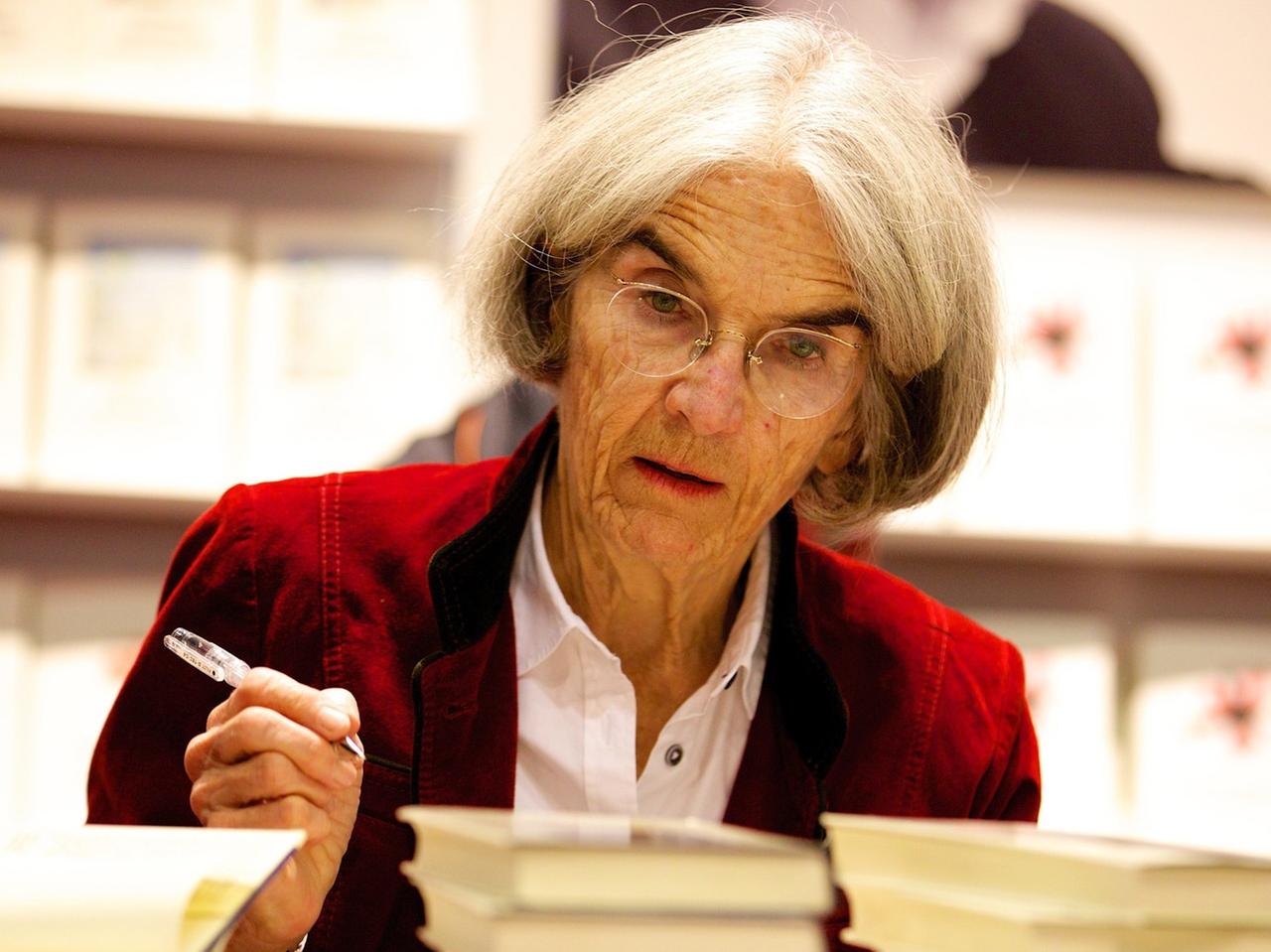 Donna Leon, US-amerikanische Schriftstellerin. Aufgenommen am 19.10.2016 auf der Buchmesse in Frankfurt/Main Donna Leon, US-amerikanische Schriftstellerin. Aufgenommen am 19.10.2016 auf der Buchmesse in Frankfurt/Main