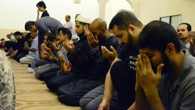 Betende Muslime an Ramadan in Los Angeles