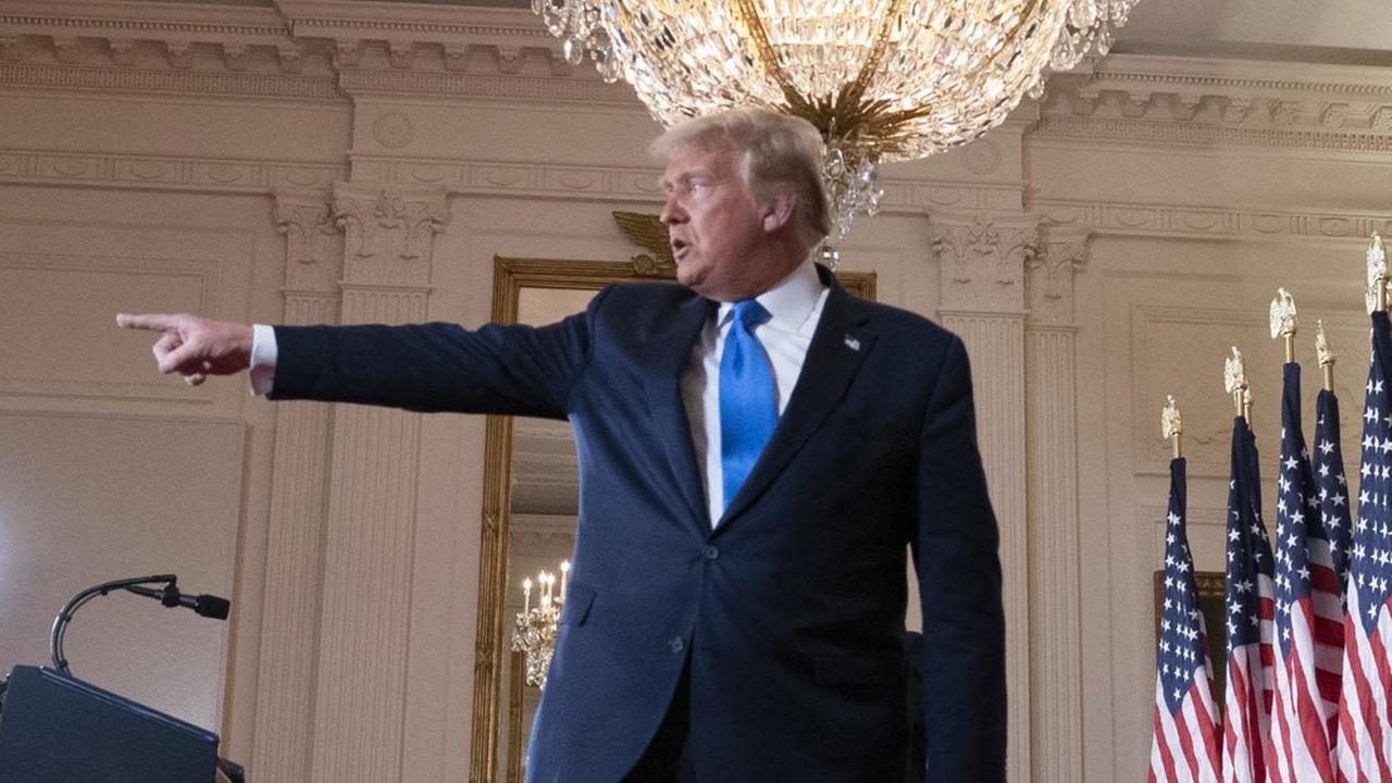 US-Präsident Donald J. Trump bei einer Erklärung am Abend der Präsidentschaftswahl im East Room des White House in Washington, DC US-Präsident Donald J. Trump bei einer Erklärung am Abend der Präsidentschaftswahl im East Room des White House in Washington, DC