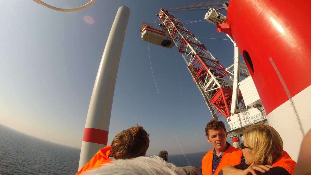 Montagearbeiten am Windpark Nordsee Ost. Montagearbeiten am Windpark Nordsee Ost.
