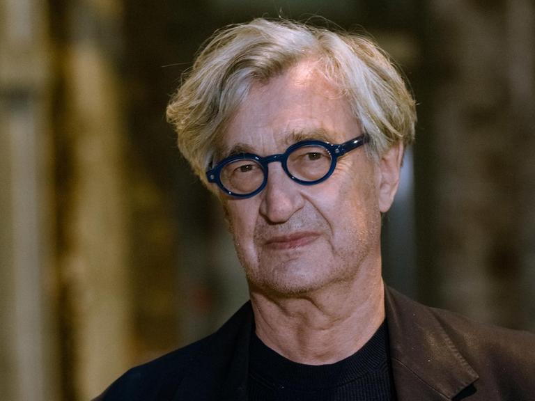 Der Filmregisseur Wim Wenders steht anlässlich der Hamburg-Premiere des Films Desperado im Zeise Kino.