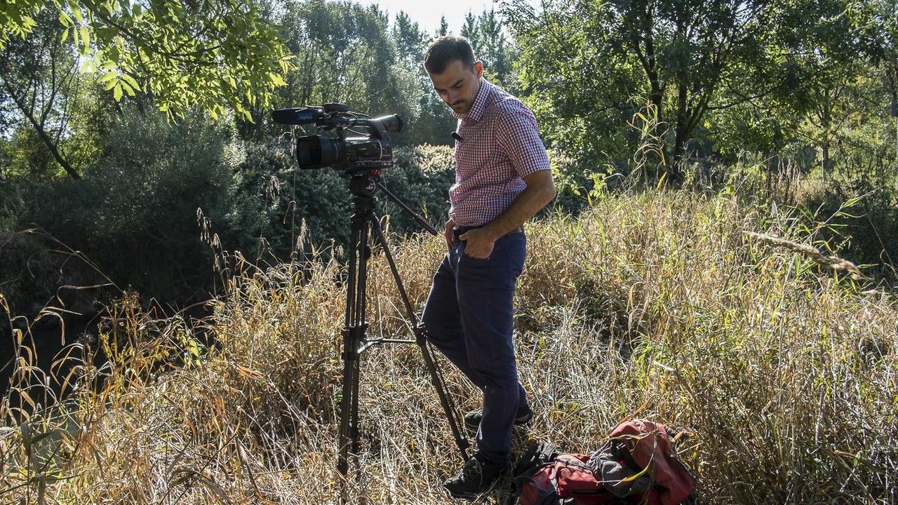 Der MDR-Reporter Sebastian Götz wartet auf uns am östlichsten Punkt Deutschlands. Der MDR-Reporter Sebastian Götz wartet auf uns am östlichsten Punkt Deutschlands.