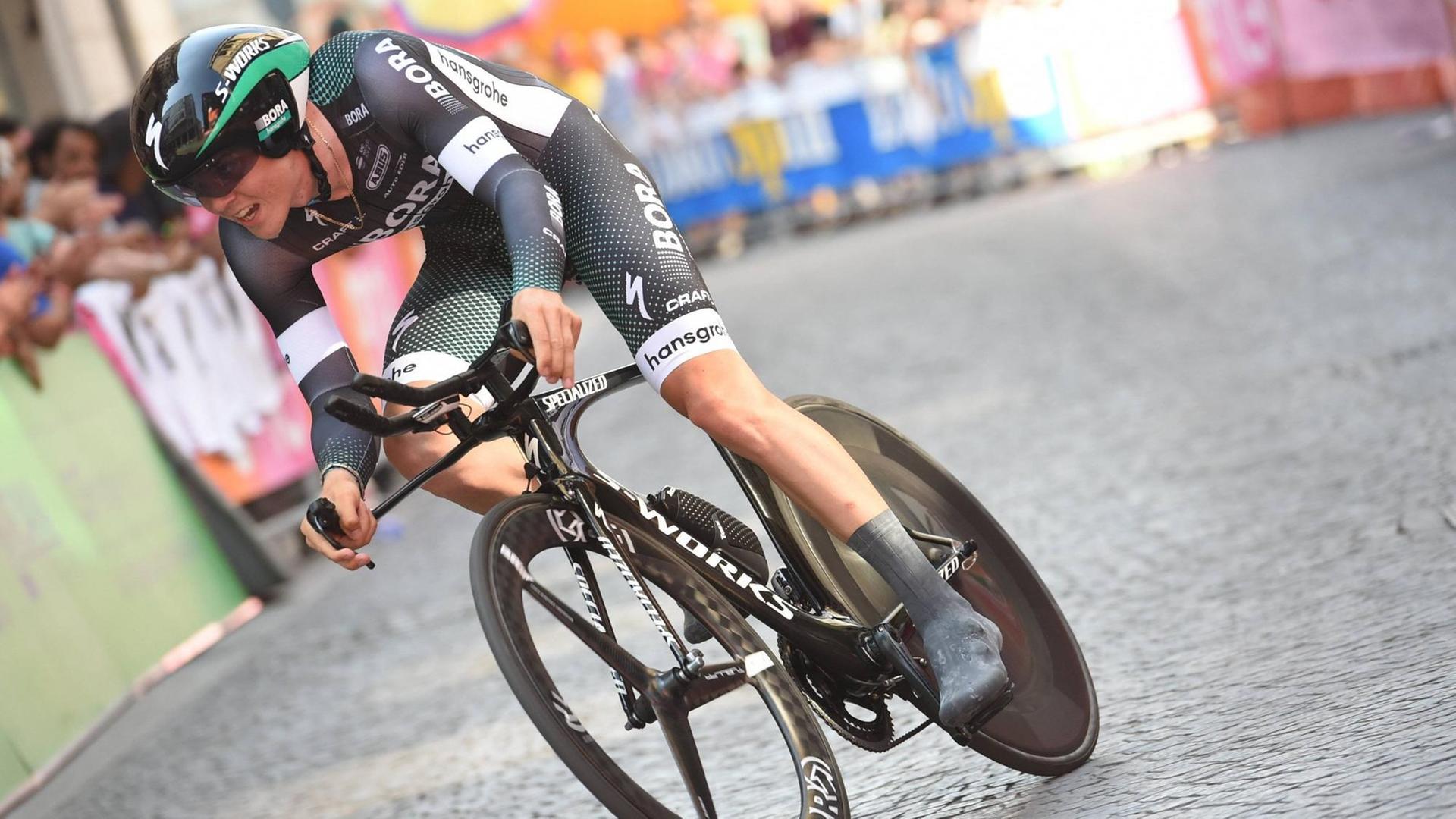 Gregor Mühlberger, hier beim Giro D'Italia 2017, hat das Rennen "Rund um Köln" gewonnen. Gregor Mühlberger, hier beim Giro D'Italia 2017, hat das Rennen "Rund um Köln" gewonnen.